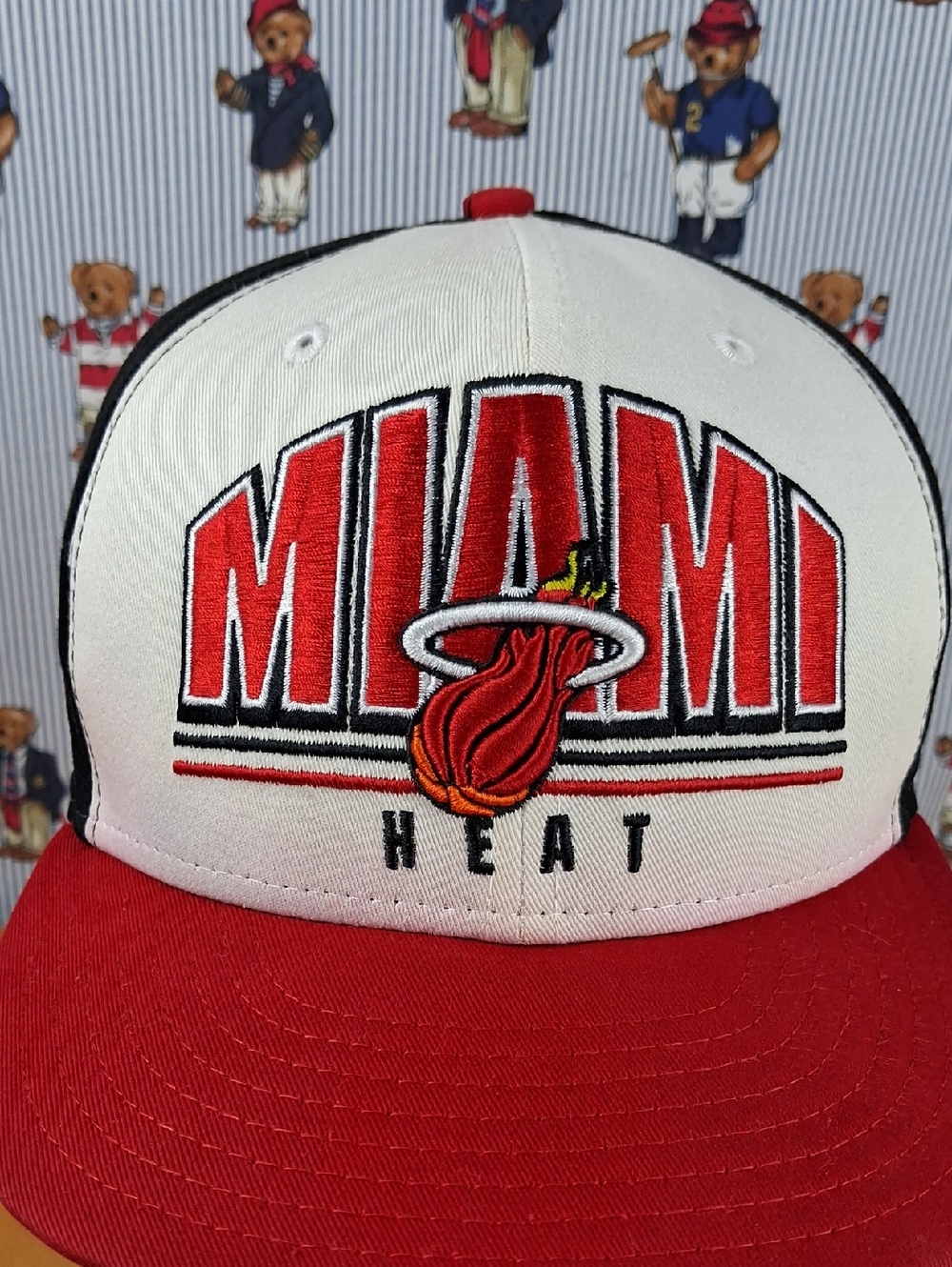 Miami Heat New Era HWC Stitch Spell Out Logo Basketball Black & Red Snapback Hat - Picture 6 of 11
